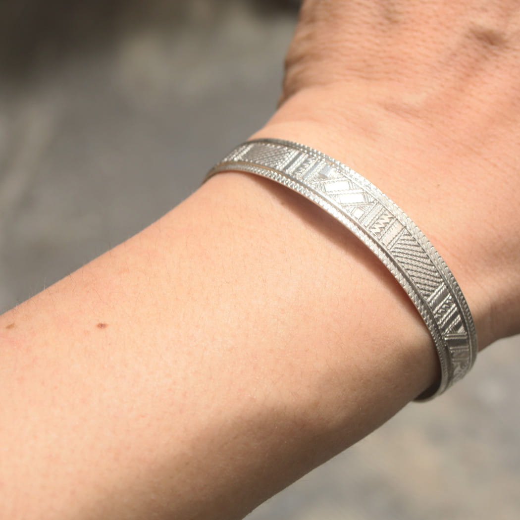 TOUAREG SILVER JEWELRY トゥアレグ シルバー ジュエリー シルバーバングル 1.2cm幅 シルバー