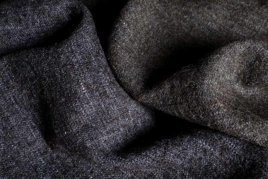 【反物販売】洗いをかけた シェットランドウールリネン ツイル 異番手【麻 毛 生地 無地 綾織】