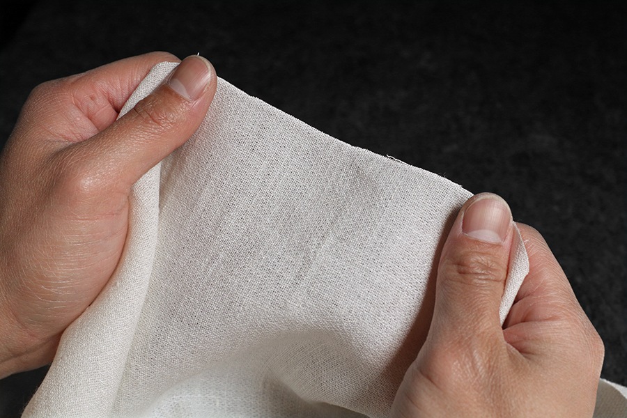 【反物販売】ワイド幅 洗いをかけた リネンアムンゼン 60番手 【梨地織 麻 生地 無地】