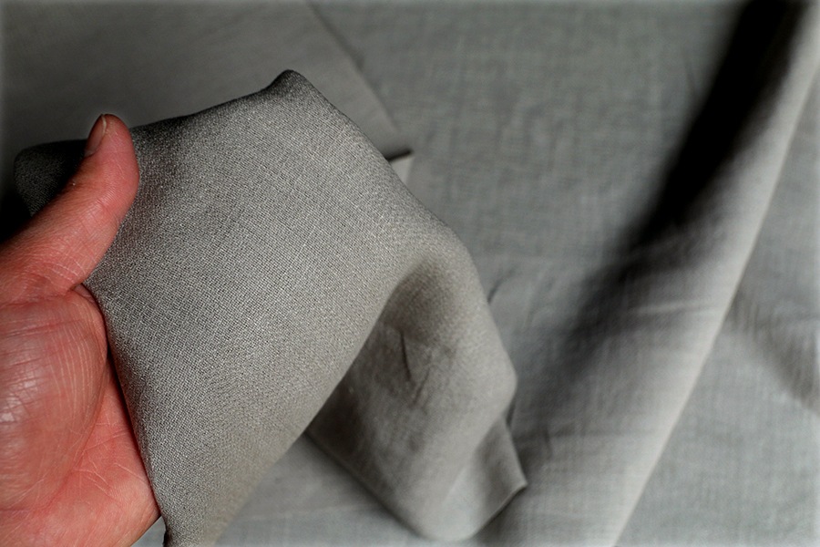 【反物販売】ワイド幅 洗いをかけた リネンアムンゼン 60番手 【梨地織 麻 生地 無地】