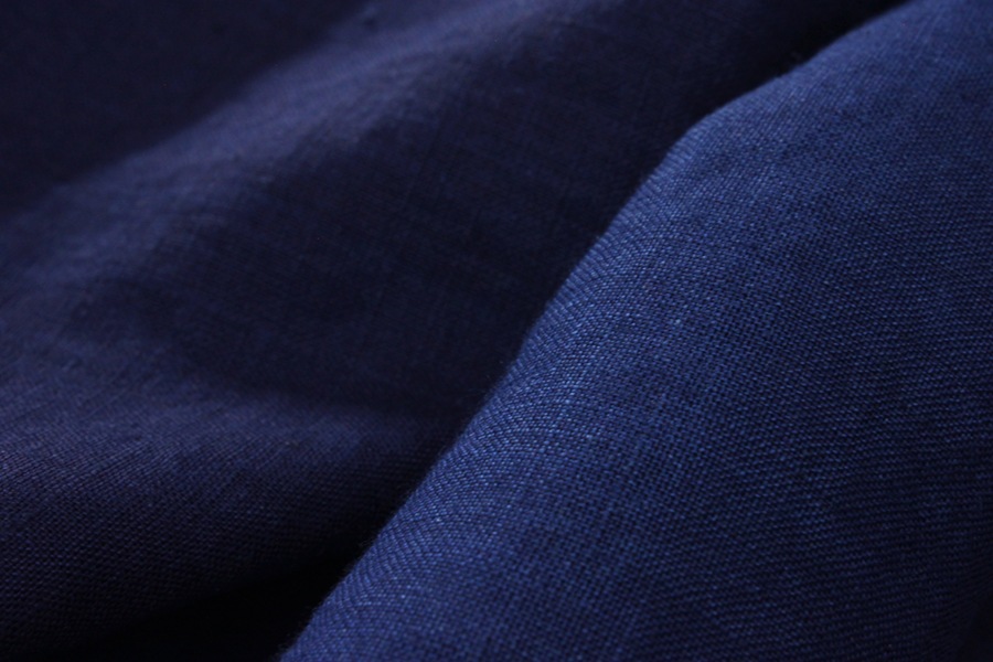 【反物販売】岡山県児島染 洗いをかけた 40/1番手 ベルギーリネン インディゴダイド 【麻 生地 無地 藍染】