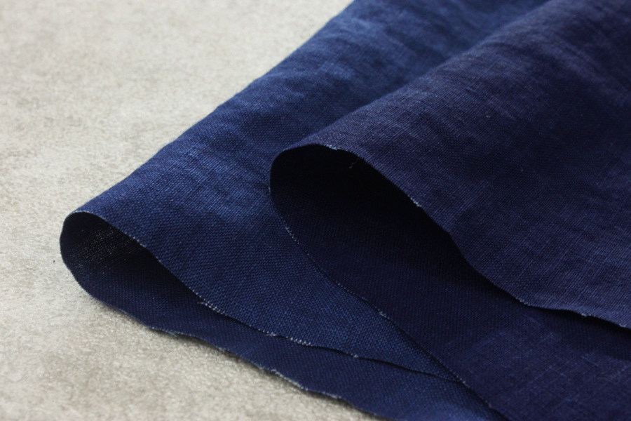 【反物販売】岡山県児島染 洗いをかけた 40/1番手 ベルギーリネン インディゴダイド 【麻 生地 無地 藍染】