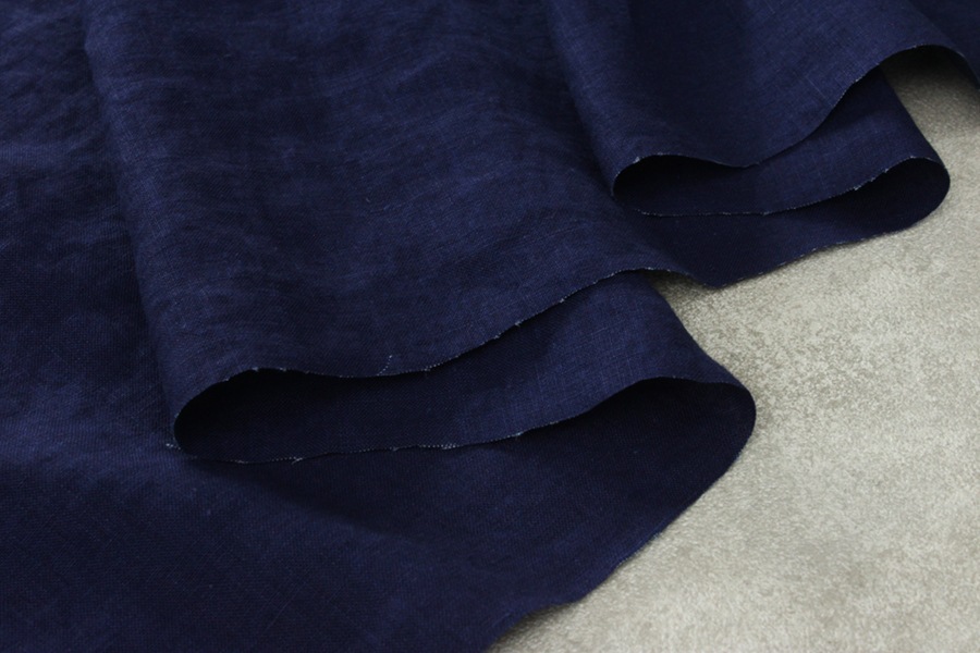 【反物販売】岡山県児島染 洗いをかけた 40/1番手 ベルギーリネン インディゴダイド 【麻 生地 無地 藍染】