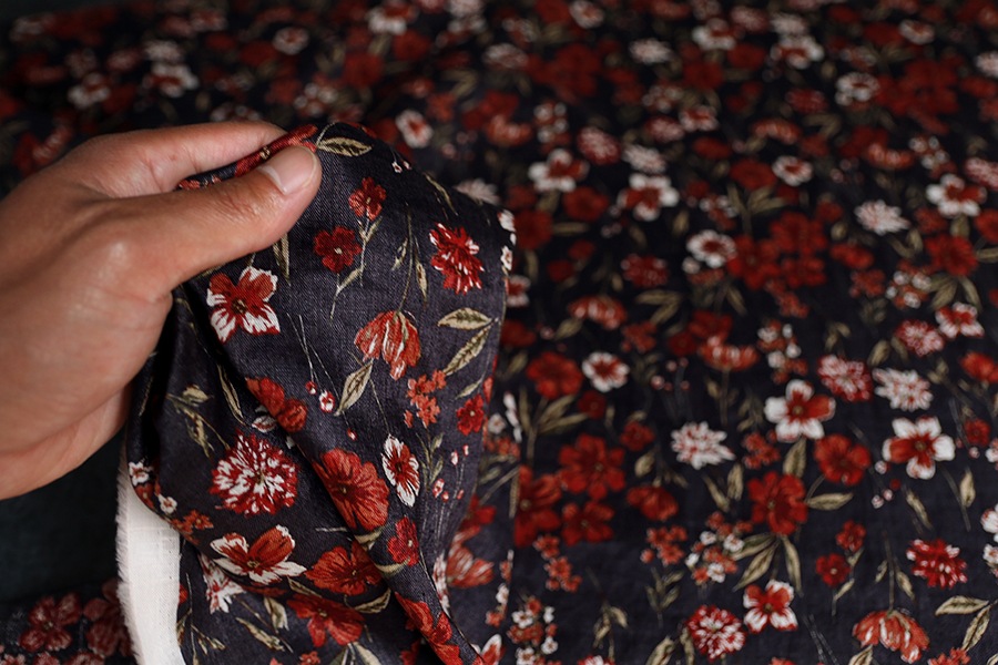 洗いをかけた リネンプリント ランス 60番手  【麻 生地 花柄 フワラー】