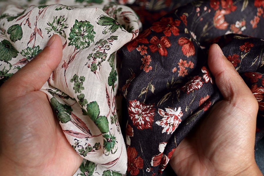 洗いをかけた リネンプリント ランス 60番手  【麻 生地 花柄 フワラー】