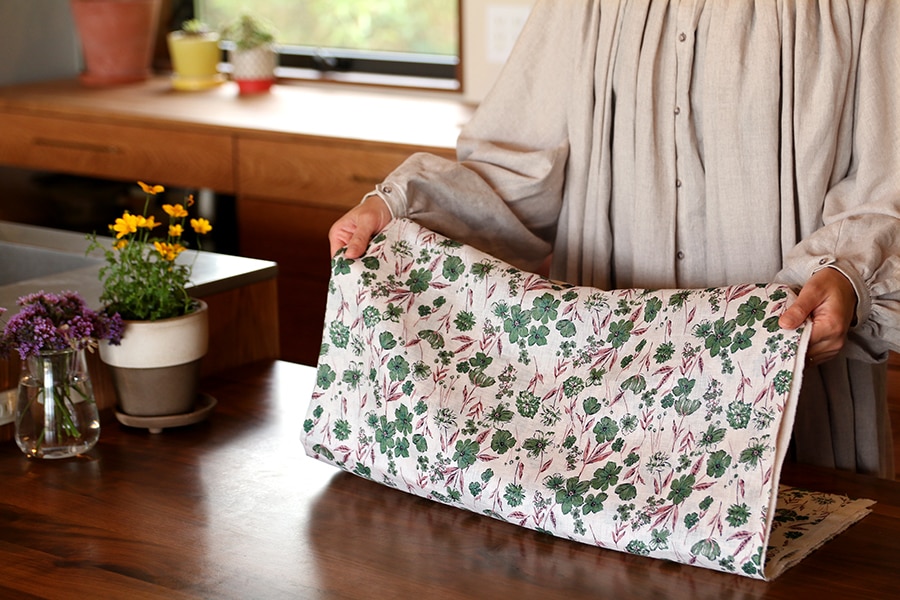 洗いをかけた リネンプリント ランス 60番手  【麻 生地 花柄 フワラー】