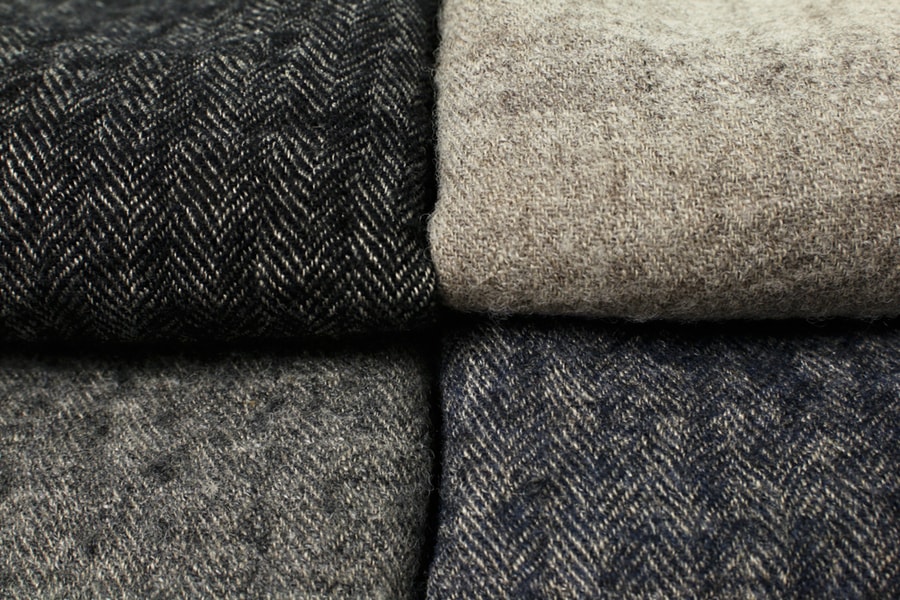 洗いをかけた シェットランドウールリネンヘリンボン nw加工 【麻 毛 生地 無地】