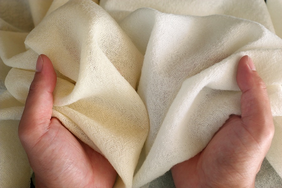 洗いをかけた ウールガーゼ 2/48番手 【毛 生地 無地 ストール】