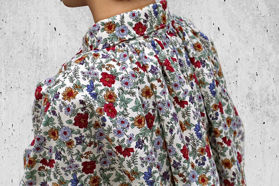 シャツコーデュロイ 抜染花柄プリント 【コットン(綿) 生地 フラワー シャツコール】