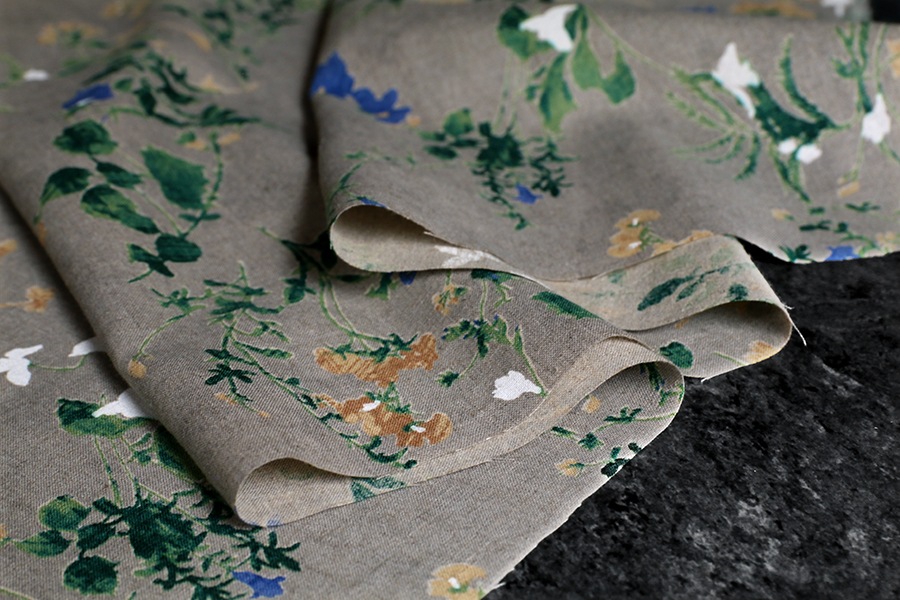 洗いをかけた 綿麻プリント 「ジョリー フルール」 【コットン リネン 生地 花柄 フラワー】