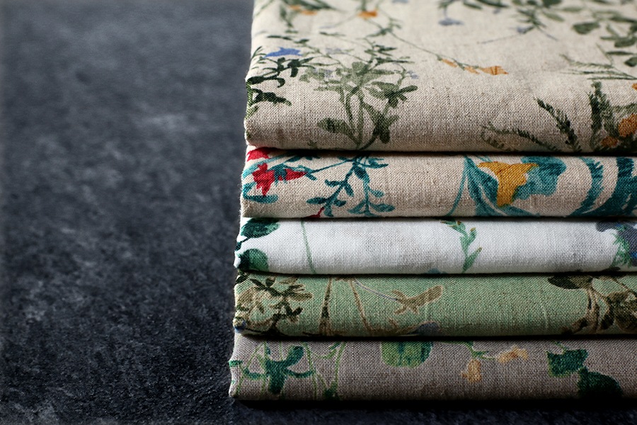 洗いをかけた 綿麻プリント 「ジョリー フルール」 【コットン リネン 生地 花柄 フラワー】