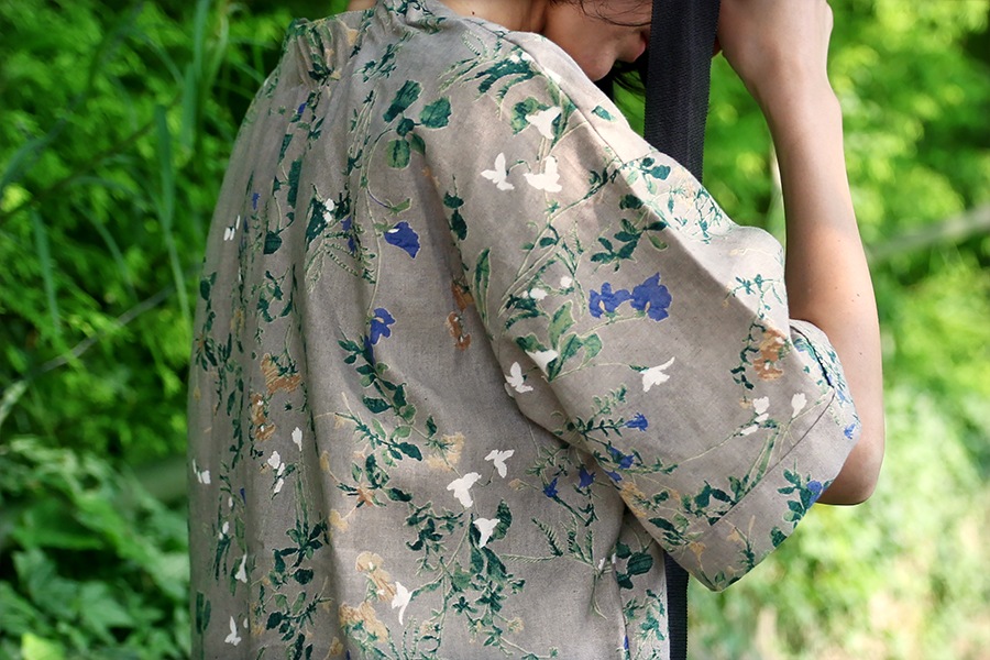 洗いをかけた 綿麻プリント 「ジョリー フルール」 【コットン リネン 生地 花柄 フラワー】