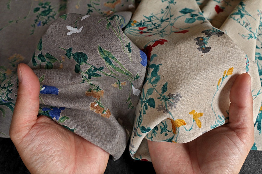 洗いをかけた 綿麻プリント 「ジョリー フルール」 【コットン リネン 生地 花柄 フラワー】