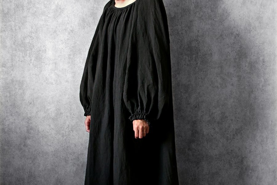 極美品＊me-fuセンソユニコ リネンコットン変形ベスト 40 黒 ノースリーブ 極美品＊me-fuセンソユニコ リネンコットン変形ベスト 40 黒 ノースリーブ