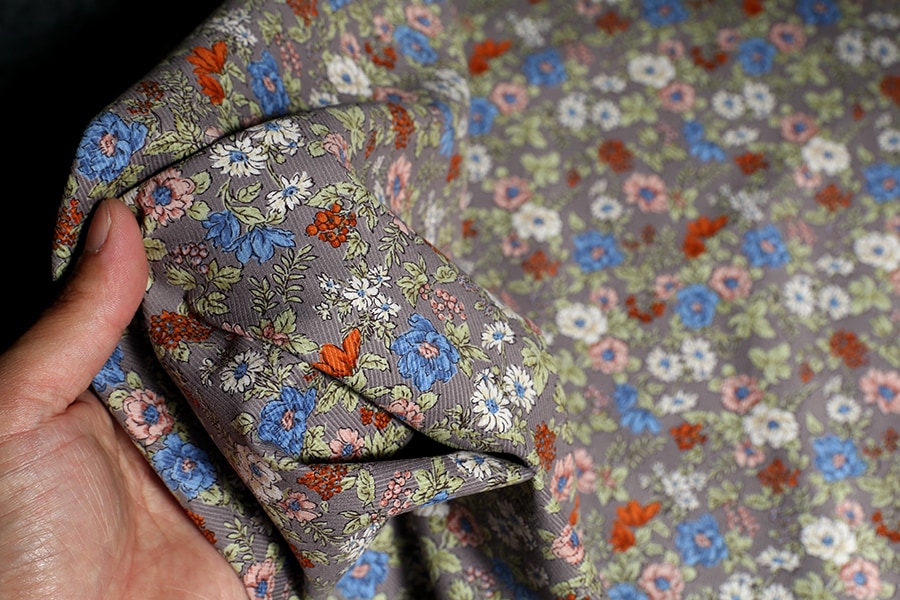 【反物販売】シャツコーデュロイ 抜染花柄プリント 【コットン(綿) 生地 フラワー シャツコール】