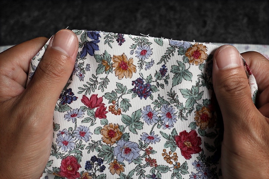 【反物販売】シャツコーデュロイ 抜染花柄プリント 【コットン(綿) 生地 フラワー シャツコール】