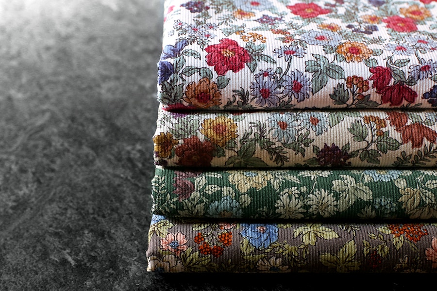 【反物販売】シャツコーデュロイ 抜染花柄プリント 【コットン(綿) 生地 フラワー シャツコール】