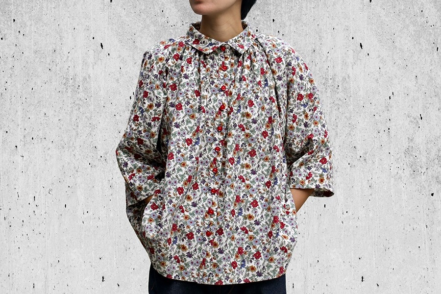 【反物販売】シャツコーデュロイ 抜染花柄プリント 【コットン(綿) 生地 フラワー シャツコール】