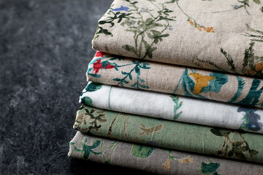 【反物販売】洗いをかけた 綿麻プリント 「ジョリー フルール」 【コットン リネン 生地 花柄 フラワー】