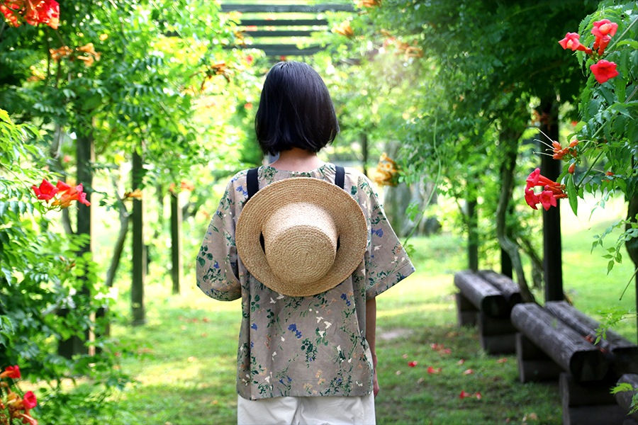 【反物販売】洗いをかけた 綿麻プリント 「ジョリー フルール」 【コットン リネン 生地 花柄 フラワー】