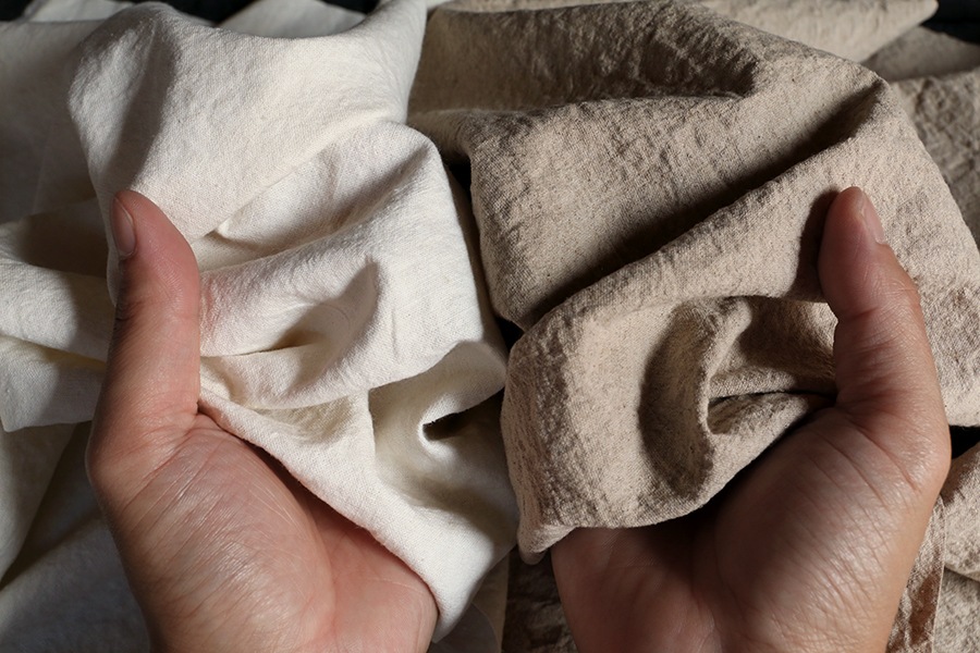 【在庫限り】ワイド幅 洗いをかけた 高密度 綿麻ヘビーウェザー 直接染め 【コットン リネン 綿麻 生地 無地】