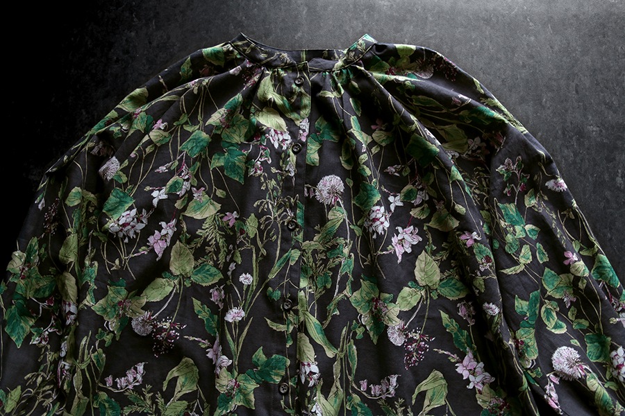 【反物販売】洗いをかけた 綿麻プリント 「ベル フルール」 【コットン リネン 生地 花柄 フラワー】