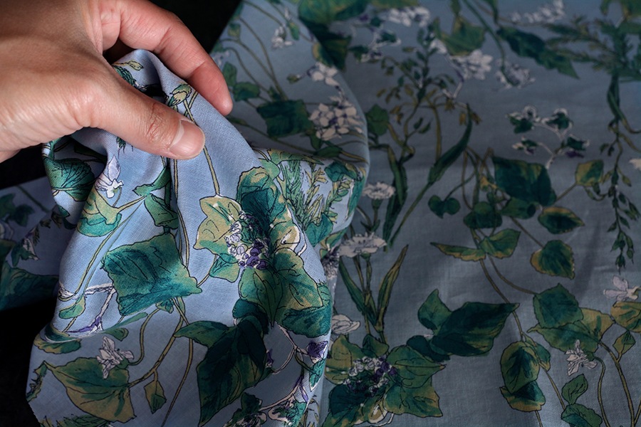 【反物販売】洗いをかけた 綿麻プリント 「ベル フルール」 【コットン リネン 生地 花柄 フラワー】