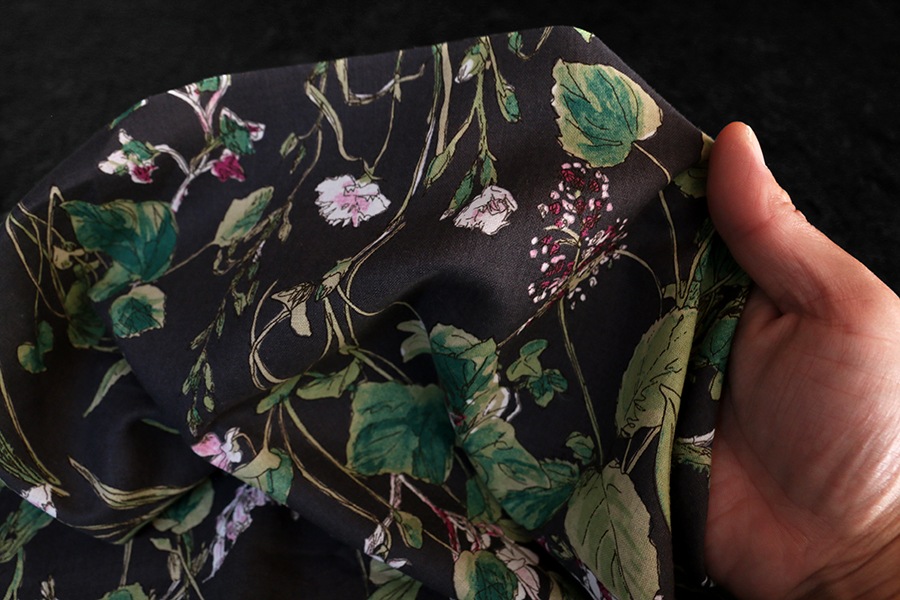 【反物販売】洗いをかけた 綿麻プリント 「ベル フルール」 【コットン リネン 生地 花柄 フラワー】