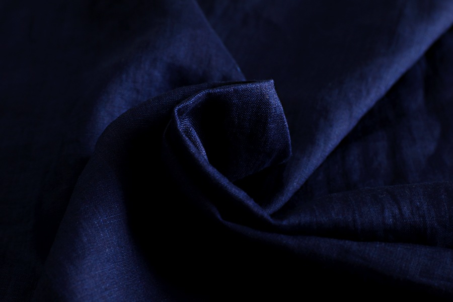 洗いをかけた ベルギーリネン インディゴダイド 60番手 児島染 【麻 生地 無地 藍染】