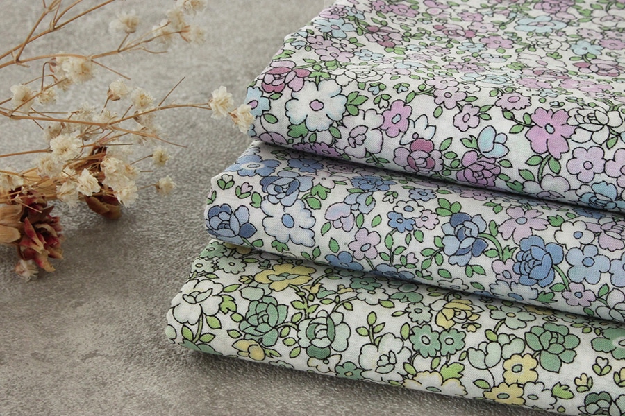 反物販売】綿60ローン生地 ベリーフラワー 【コットン 生地 花柄