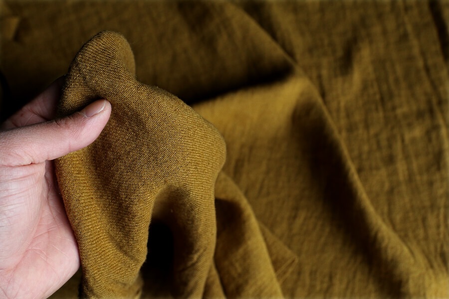 【反物販売】洗いをかけた ラミーリネンビエラ 25番手 硫化染め 【リネン 生地 無地】