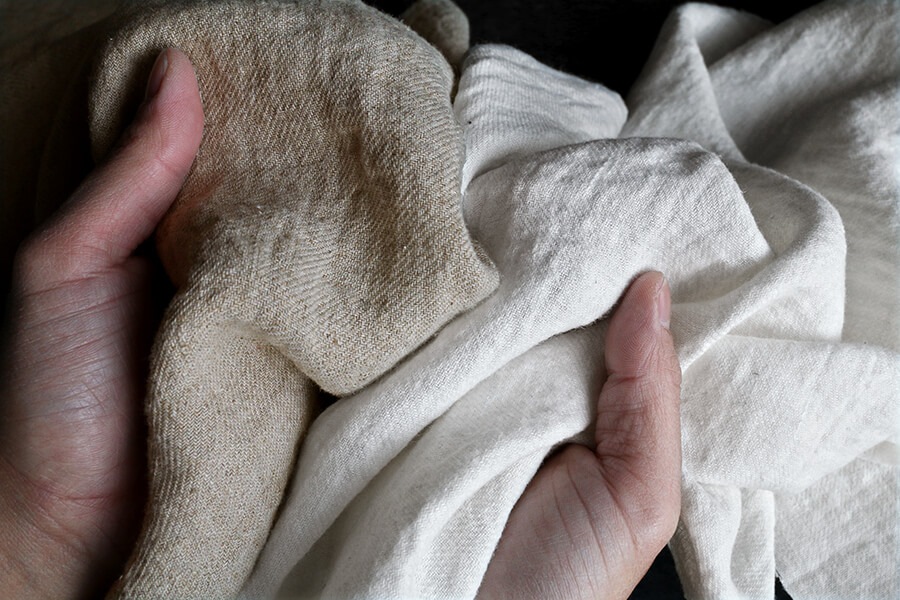 【反物販売】洗いをかけた ラミーリネンビエラ 25番手 硫化染め 【リネン 生地 無地】