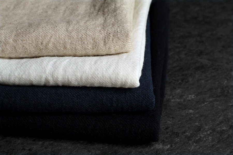 【反物販売】洗いをかけた ラミーリネンビエラ 25番手 硫化染め 【リネン 生地 無地】