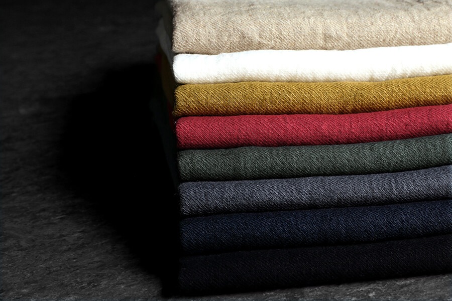 【反物販売】洗いをかけた ラミーリネンビエラ 25番手 硫化染め 【リネン 生地 無地】