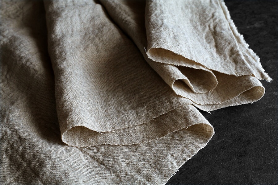 【反物販売】洗いをかけた ラミーリネンビエラ 25番手 硫化染め 【リネン 生地 無地】