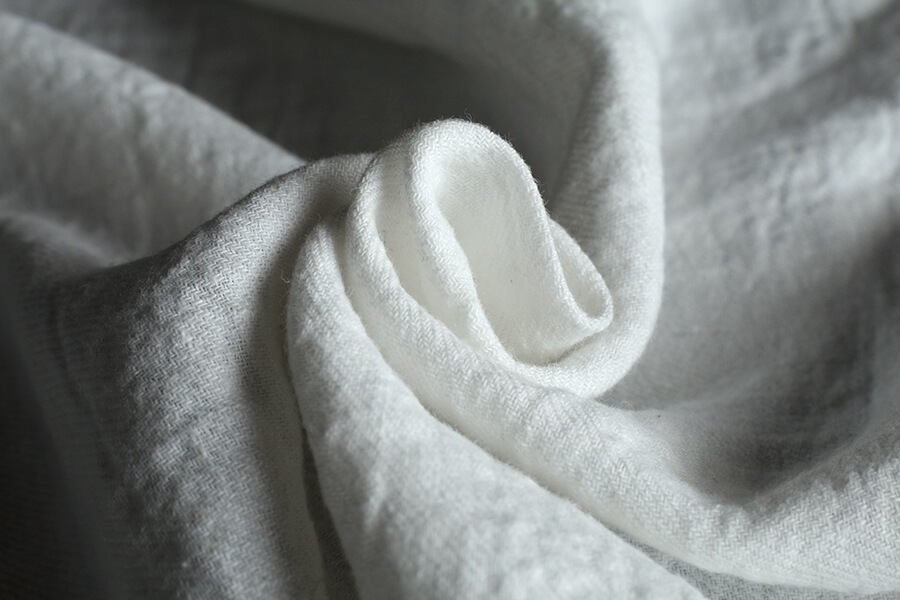 【反物販売】洗いをかけた ラミーリネンビエラ 25番手 硫化染め 【リネン 生地 無地】