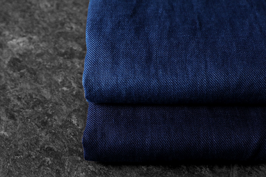 【反物販売】児島染 洗いをかけた ベルギーリネンツイル インディゴダイド 40番手【綾織 麻 生地 無地 藍染】