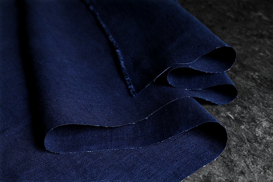 【反物販売】児島染 洗いをかけた ベルギーリネンツイル インディゴダイド 40番手【綾織 麻 生地 無地 藍染】