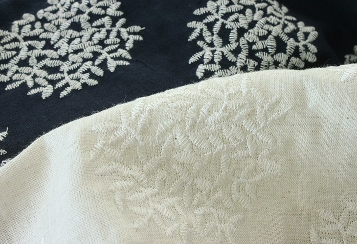 洗いをかけた 綿麻 刺繍リーフレース の卸・仕入れ 麻の、刺繍が、素晴らしいTABULクロス。 テーブル用品