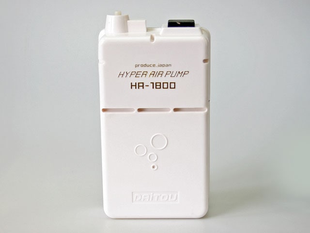 エアーポンプ 電池式 ハイパーエアーポンプ HA-1800 ダイトウブク No.182 小型 静音 防滴 釣り用 ブクブク 活かしポンプ 強力 毎分1.8L 連続60時間 単一電池2本 ハンガー付 ストーン付 乾電池式