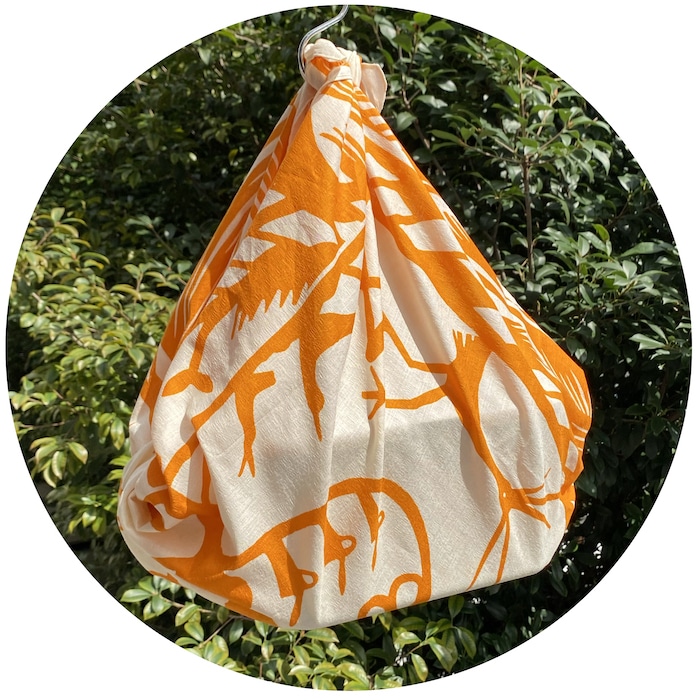 オレンジ色の鳥と植物デザイン布 オレンジ色の鳥と植物デザイン布