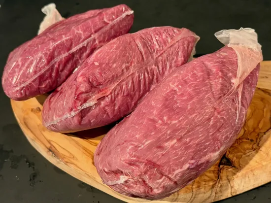 【不定貫】黒毛和牛イチボ　経産牛/切るだけスペック　3分割(1本分)　約1.5kg～2.5kg