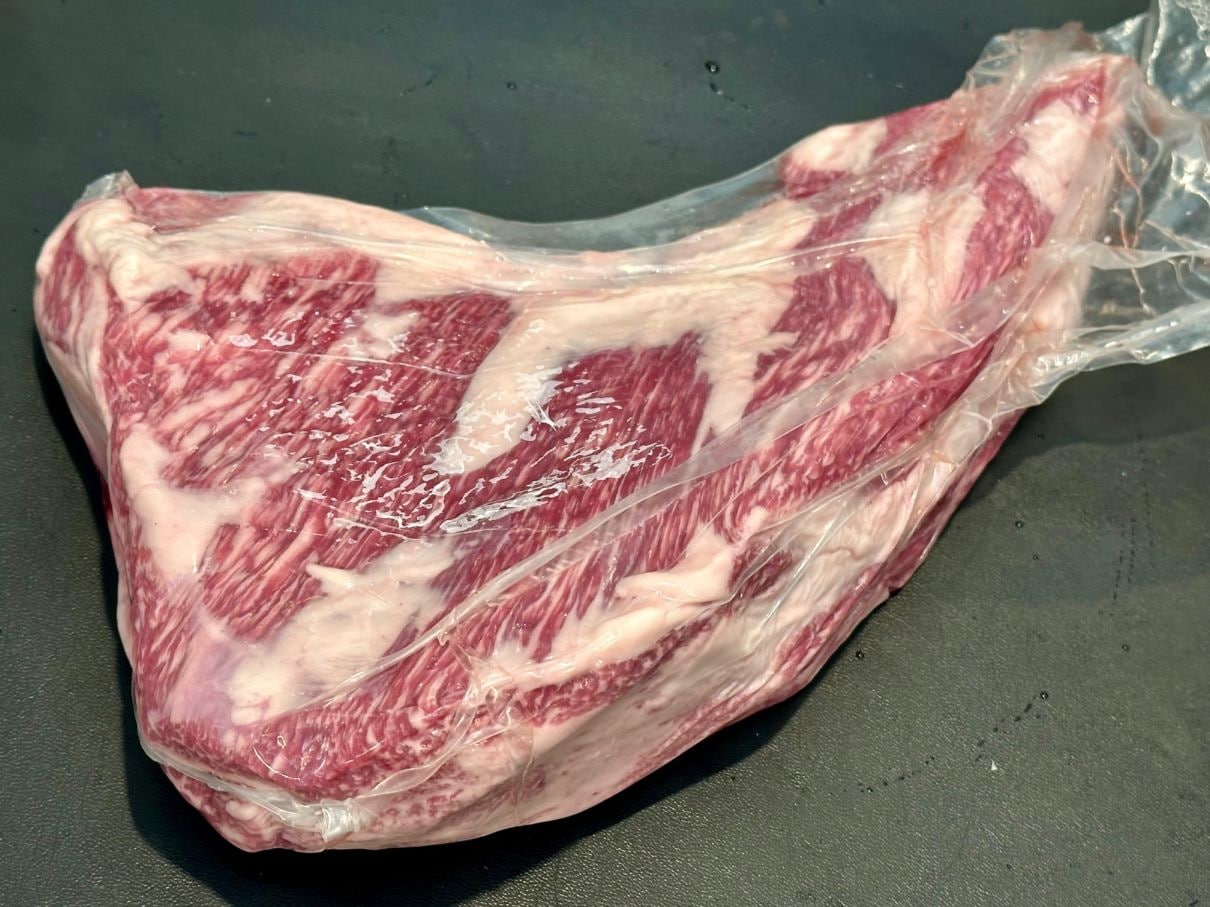 黒毛和牛トモサンカク/チルド　1.4kg　【A4/経産牛/グリムキ】L