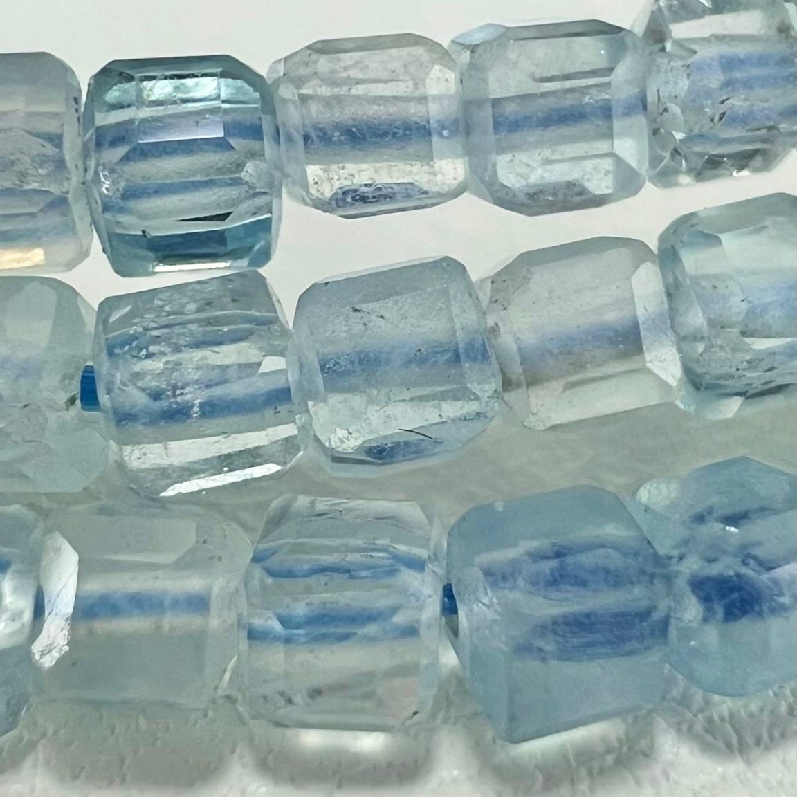 アクアマリン　3mm　ブレスレット　キューブカット