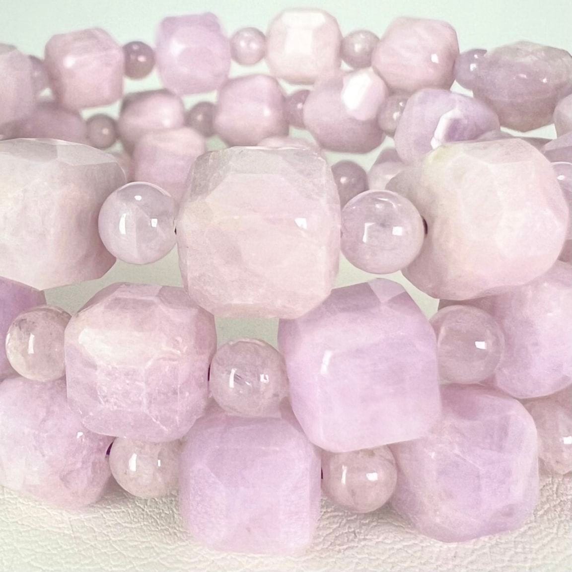 アフガニスタン産 宝石質キャッツアイピンククンツァイト 7mm