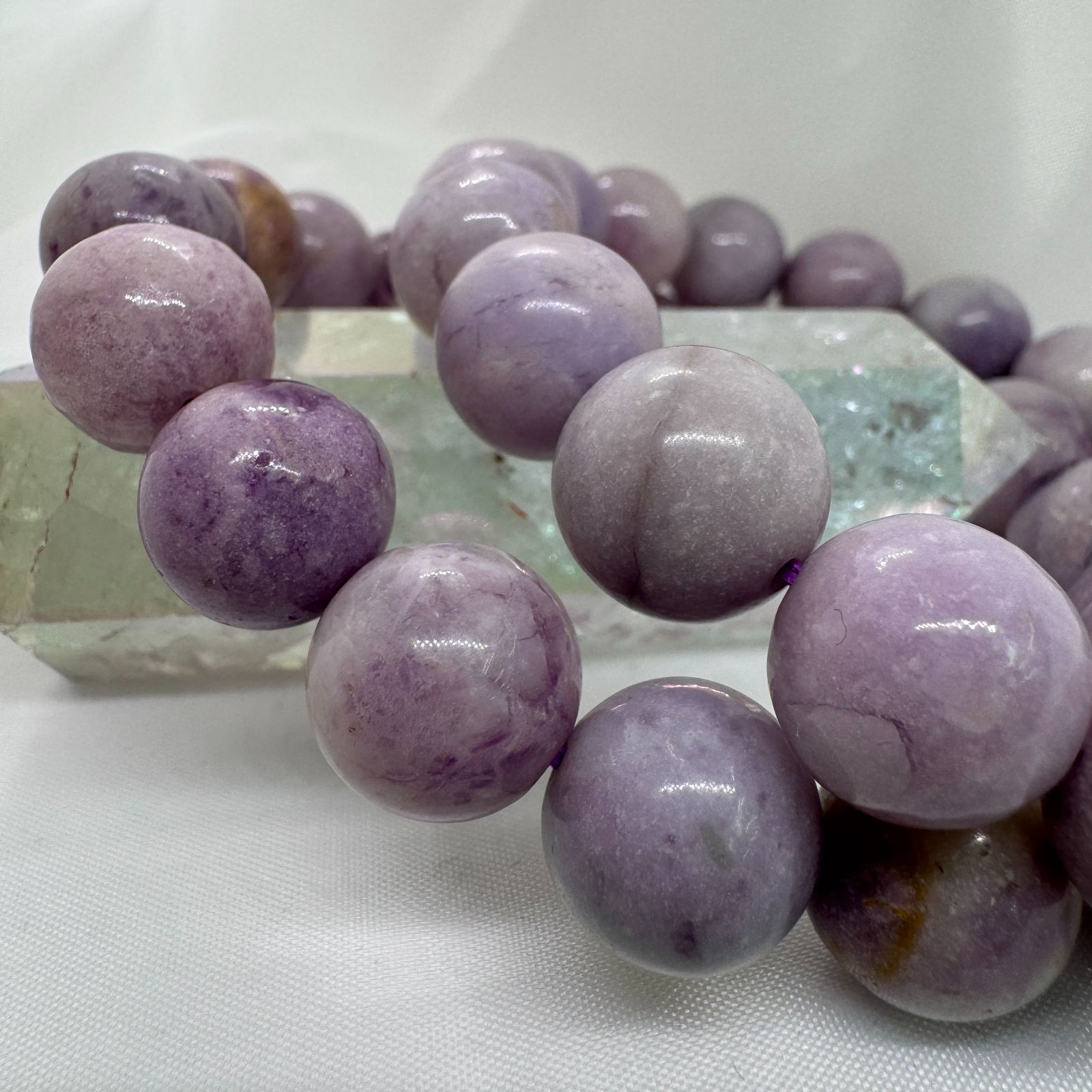 ミルキーパープルフローライト 12mm ブレスレット｜Arancia Stone