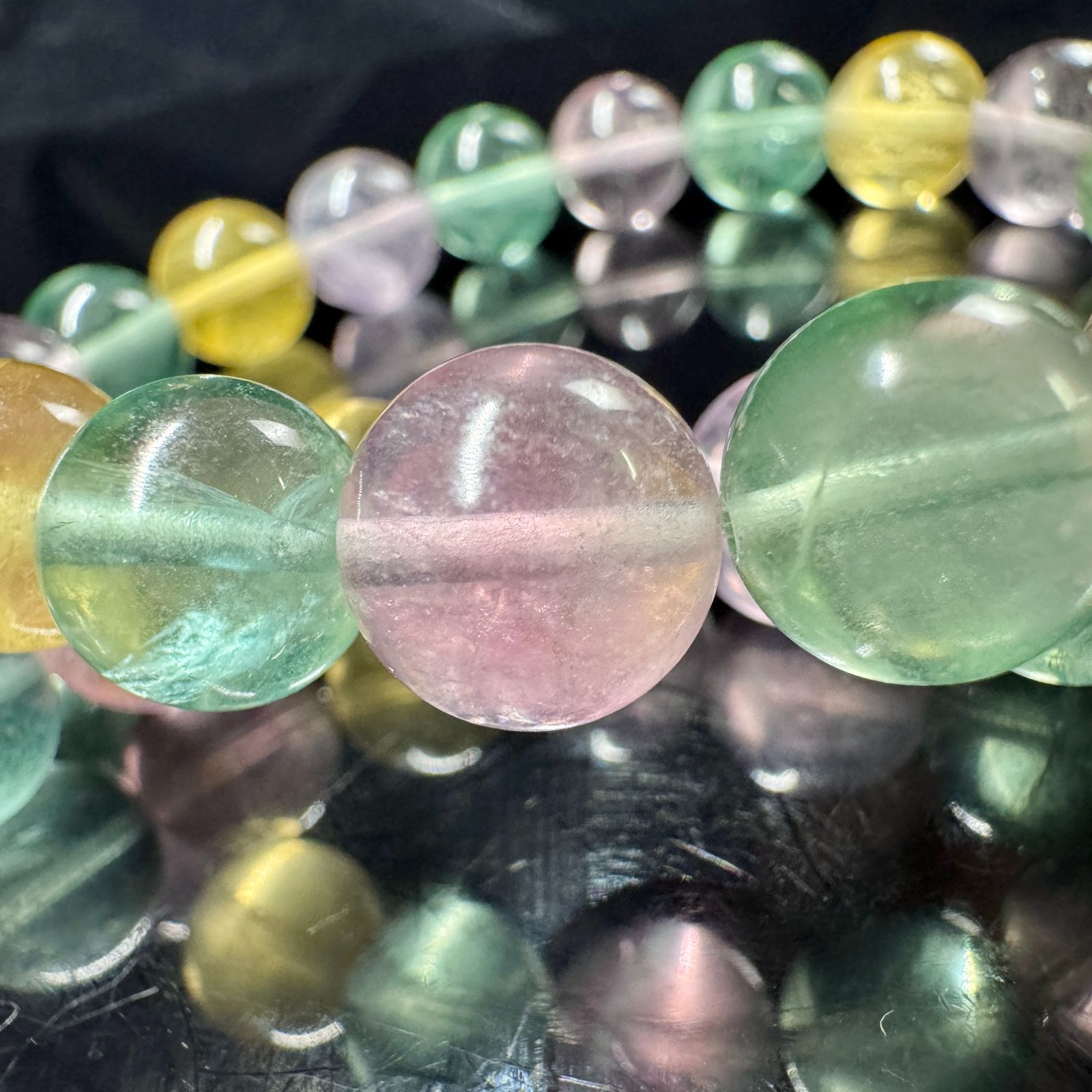 カラフルなフローライトがメインのキャンディカラーブレスレット キャンディフローライト 10mm ブレスレット｜Arancia Stone