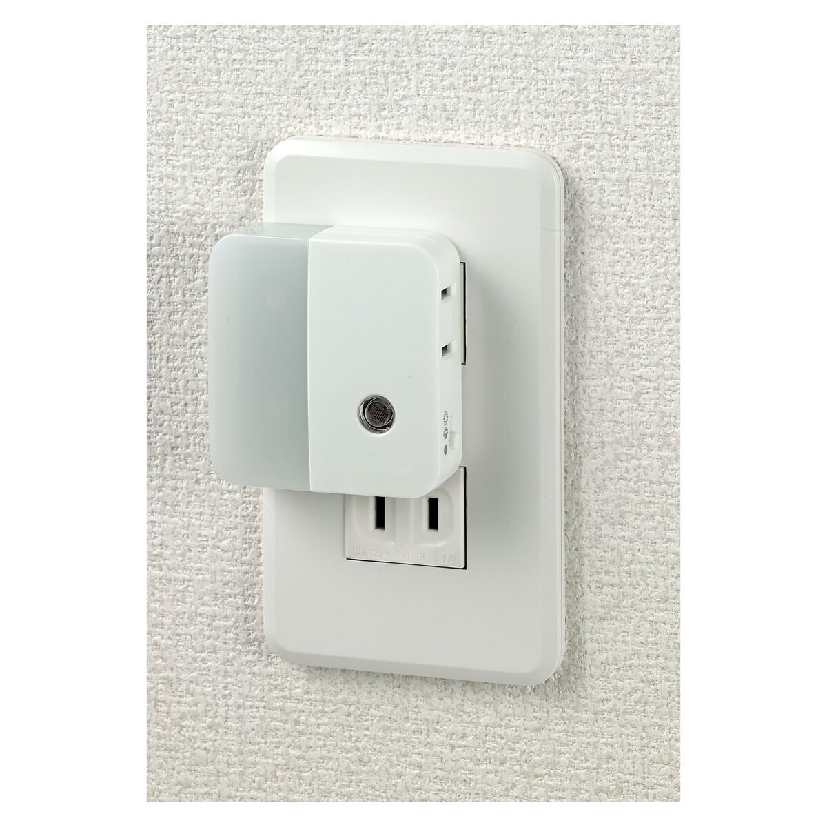 朝日電器 エルパ LEDナイトライト 明暗センサー搭載 コンセント式 PM