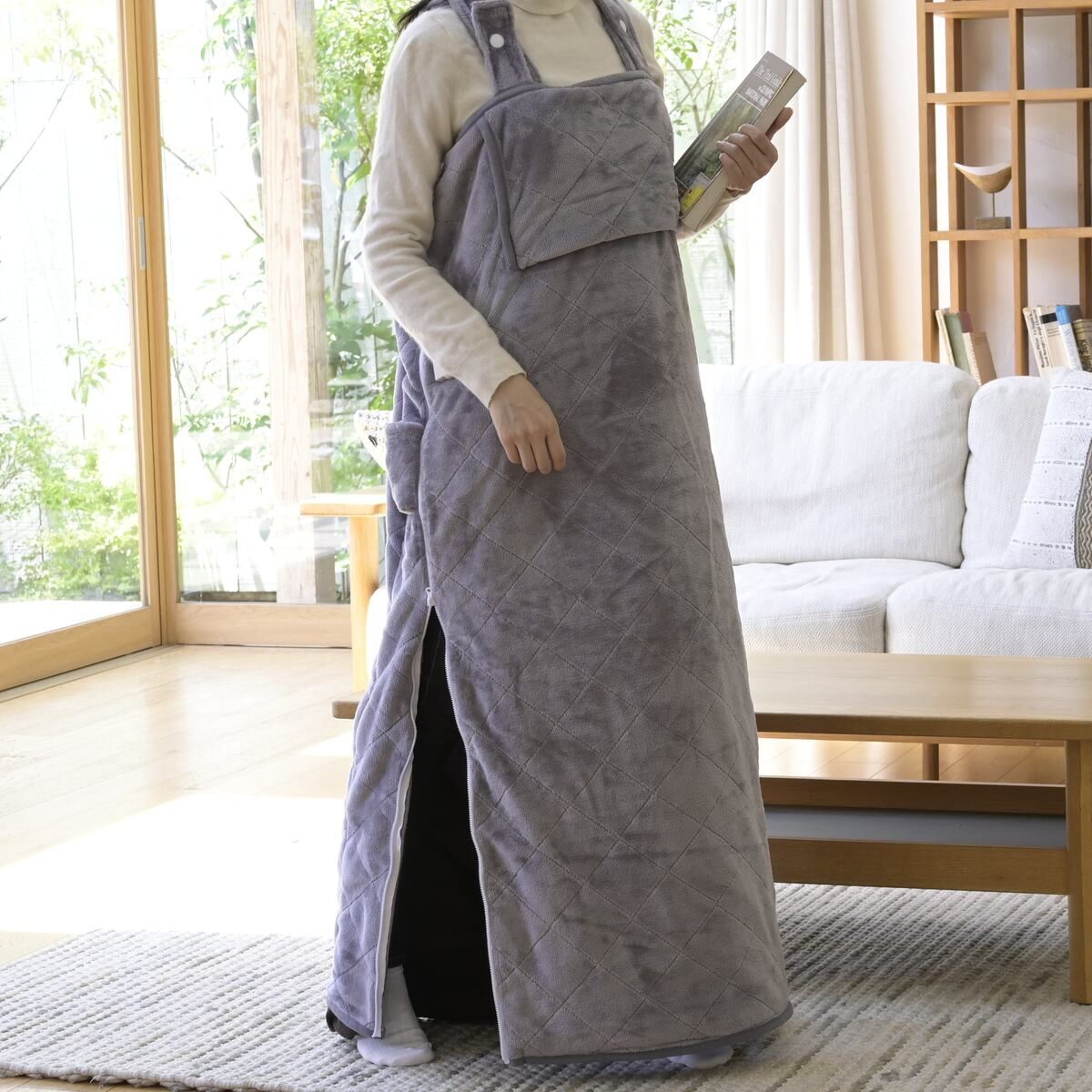 ♦腕出し電気毛布 毛布【着る・敷き・掛け】全身被せる型 (グレー) 商品情報_両手が自由なハンズフリー電気毛布 | 山善の商品情報