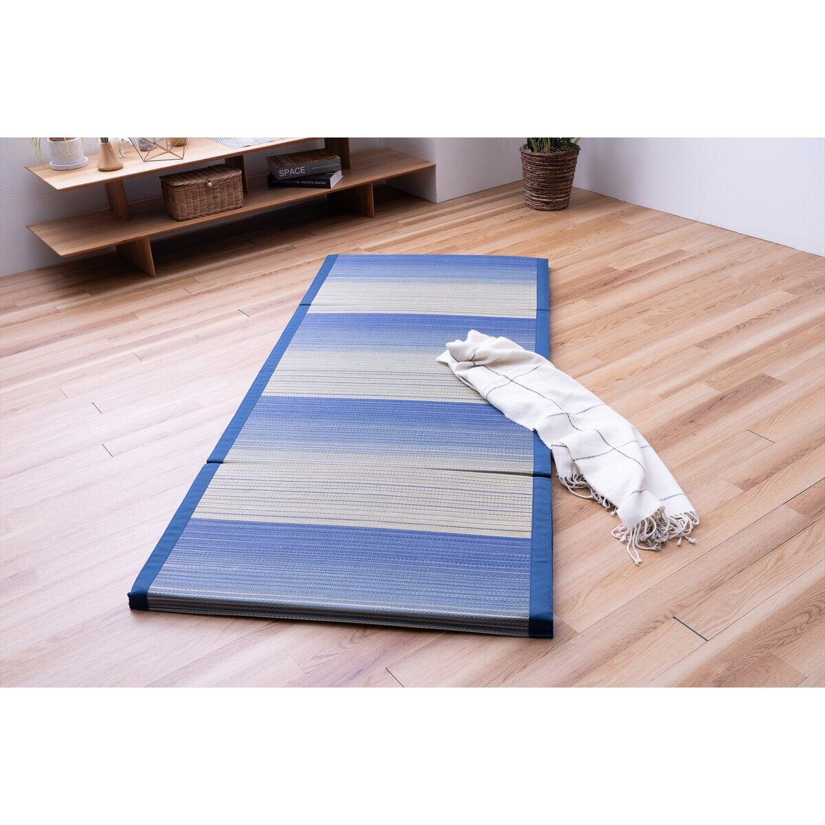 【送料無料】4つ折りマット ラーデ 約80×180cm ブルー 【メーカー直送・代引不可・置配不可・配送地域限定】